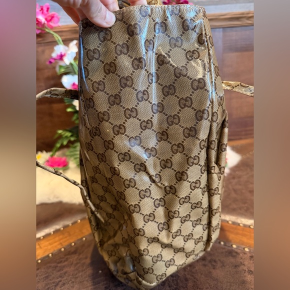 Gucci GG Supreme Canvas Shopper with Vintage Gold Medallion - Picture 14 of 16